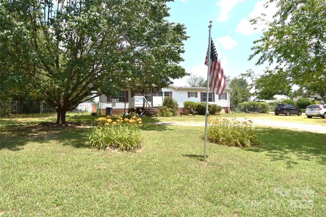 4062 Smokey Creek Road, Lenoir, NC 28645