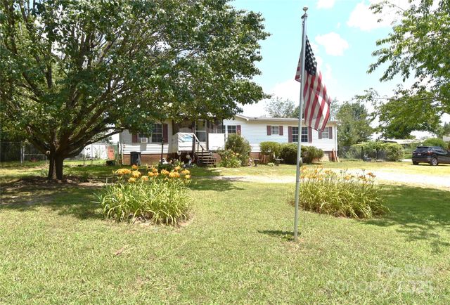 4062 Smokey Creek Road, Lenoir, NC 28645