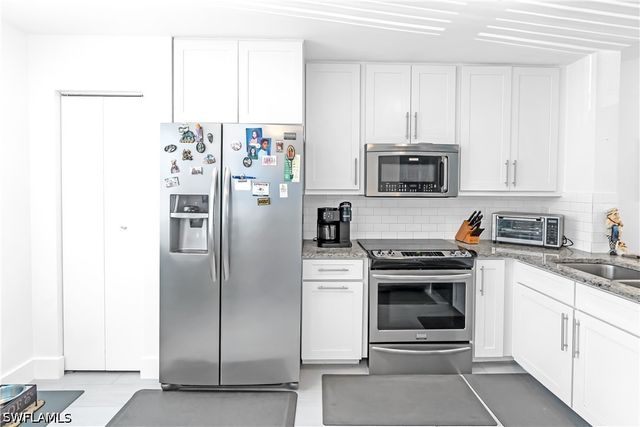 1330 Derbyshire CT E203, Naples, FL 34116