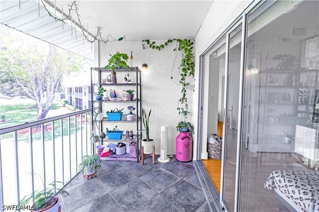 1330 Derbyshire CT E203, Naples, FL 34116