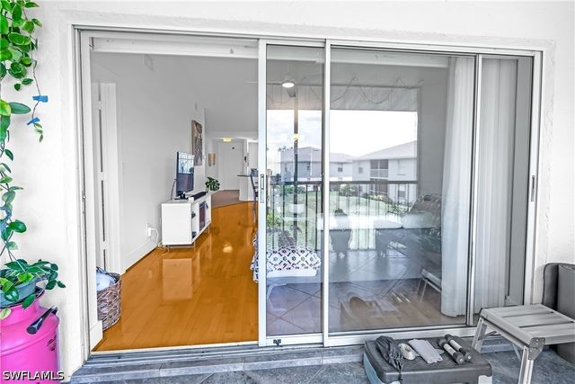 1330 Derbyshire CT E203, Naples, FL 34116