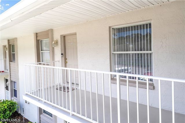 1330 Derbyshire CT E203, Naples, FL 34116