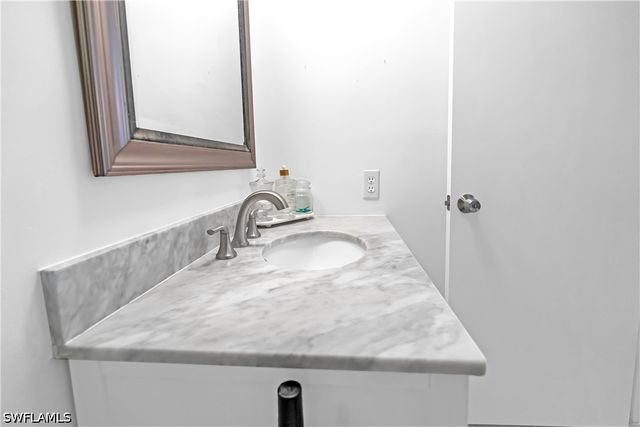 1330 Derbyshire CT E203, Naples, FL 34116