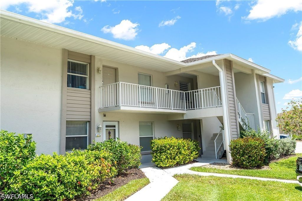 1330 Derbyshire CT E203, Naples, FL 34116