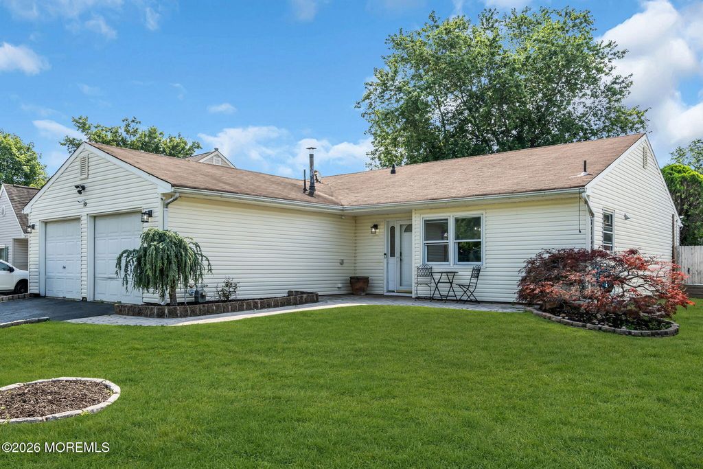 13 Scenic Drive, Freehold, NJ 07728