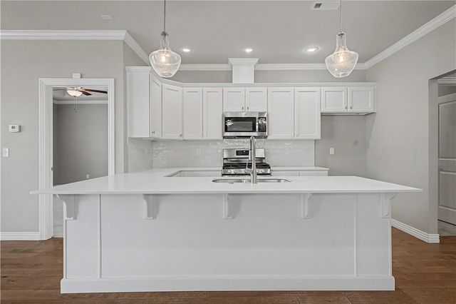 2190 N Woodlark Lane, Fayetteville, AR 72704