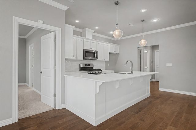 2190 N Woodlark Lane, Fayetteville, AR 72704