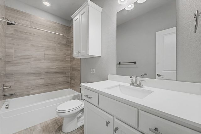 2190 N Woodlark Lane, Fayetteville, AR 72704