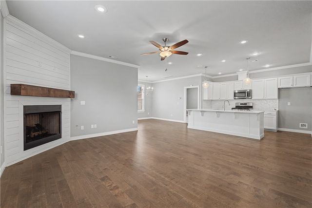 2190 N Woodlark Lane, Fayetteville, AR 72704