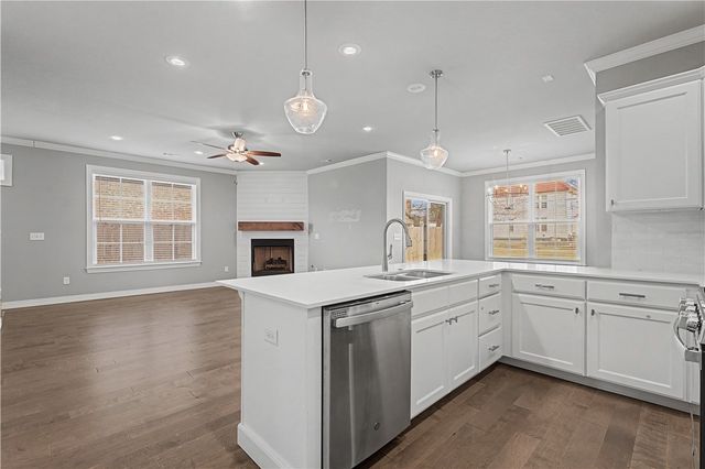 2190 N Woodlark Lane, Fayetteville, AR 72704