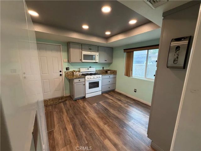 2110 Hawthorne Court, San Bernardino, CA 92404