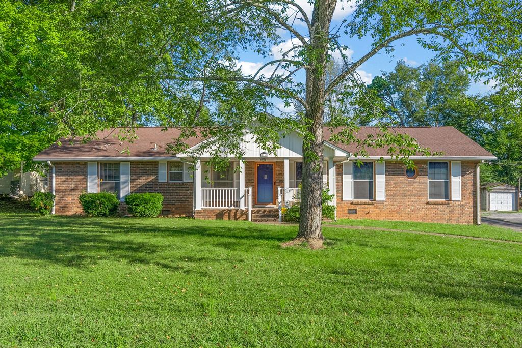 2153 N Meadow Dr, Clarksville, TN 37043