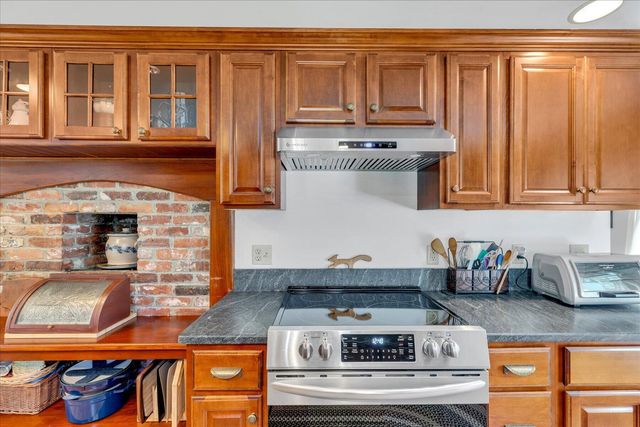 76 Blackthorn Road, Marstons Mills, MA 02648