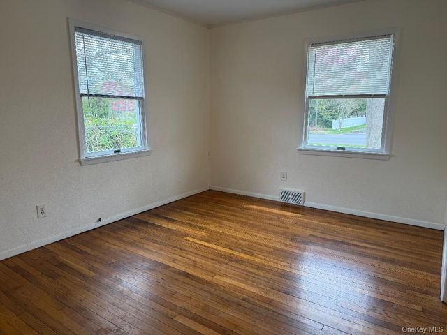 17 Eastover Road, Sayville, NY 11782