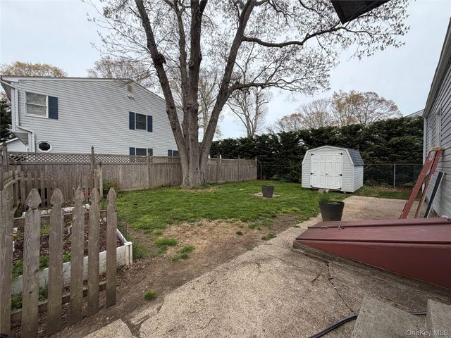 17 Eastover Road, Sayville, NY 11782