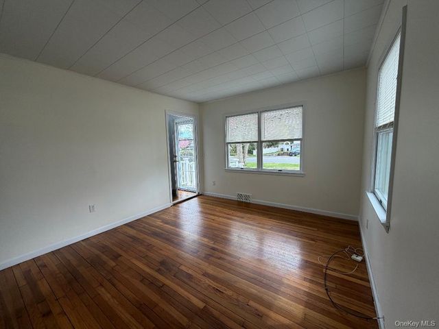 17 Eastover Road, Sayville, NY 11782