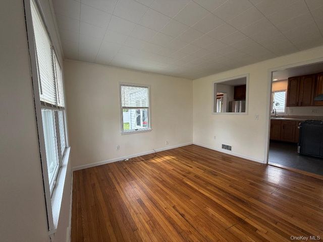 17 Eastover Road, Sayville, NY 11782