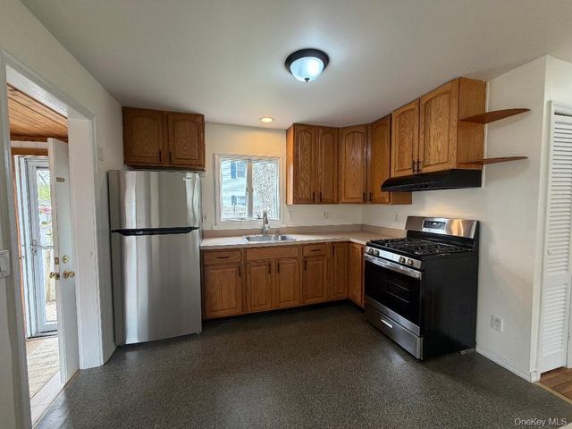 17 Eastover Road, Sayville, NY 11782