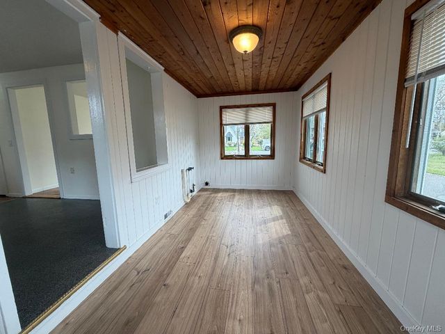 17 Eastover Road, Sayville, NY 11782