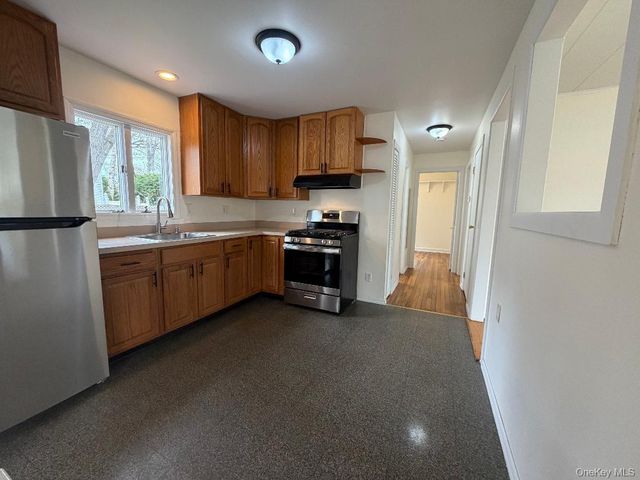 17 Eastover Road, Sayville, NY 11782