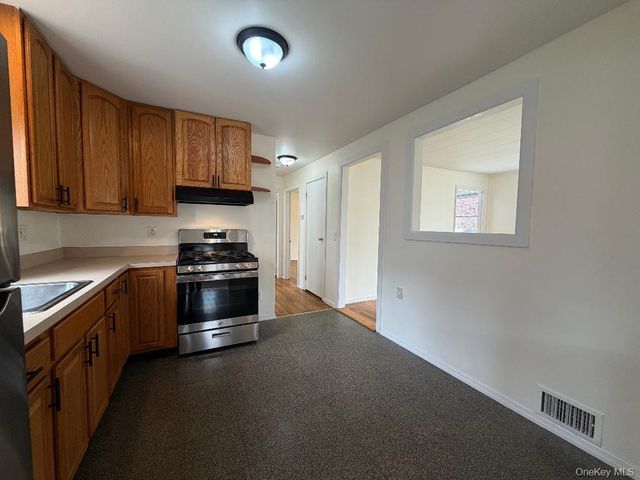 17 Eastover Road, Sayville, NY 11782