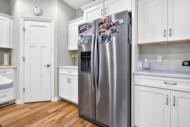 1581 REDWING DRIVE, Neenah, WI 54956