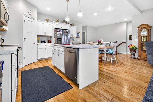1581 REDWING DRIVE, Neenah, WI 54956