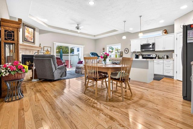 1581 REDWING DRIVE, Neenah, WI 54956