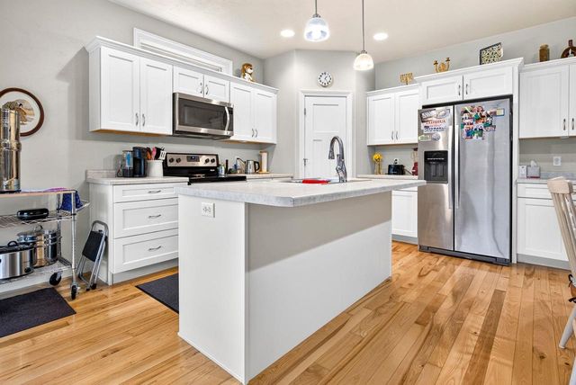 1581 REDWING DRIVE, Neenah, WI 54956