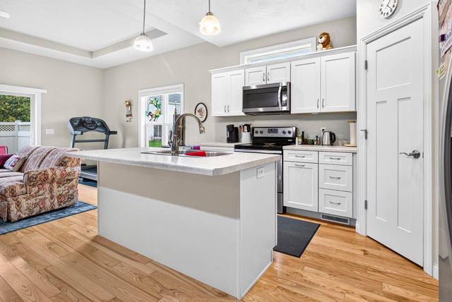 1581 REDWING DRIVE, Neenah, WI 54956
