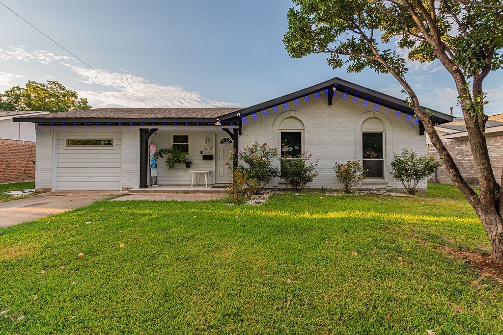 1209 Shorecrest Drive, Garland, TX 75040