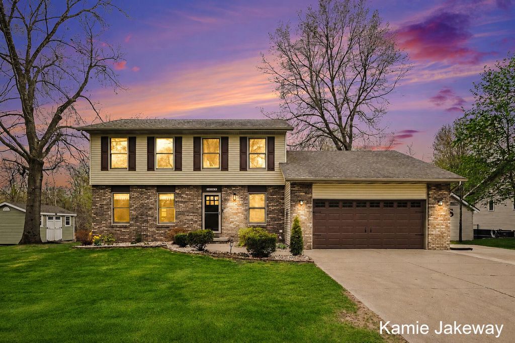 10858 Wildwood Drive, Eureka Twp, MI 48838
