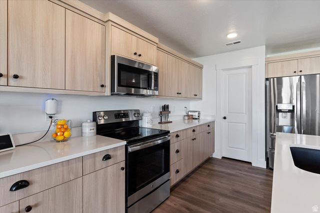 2440 W 2900 N, Farr West, UT 84404