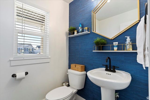 2440 W 2900 N, Farr West, UT 84404