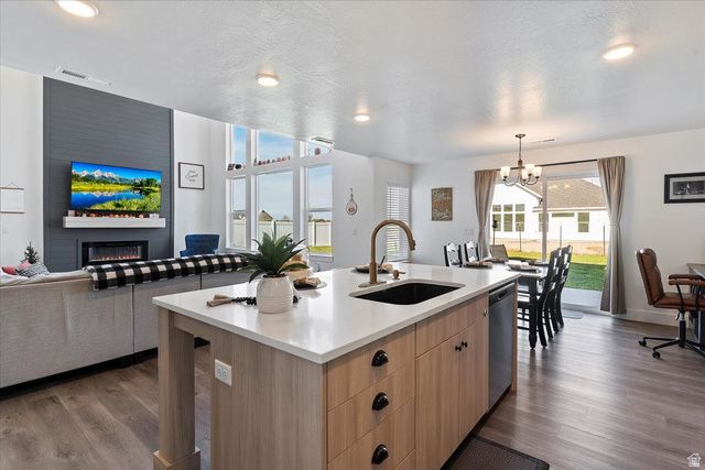 2440 W 2900 N, Farr West, UT 84404