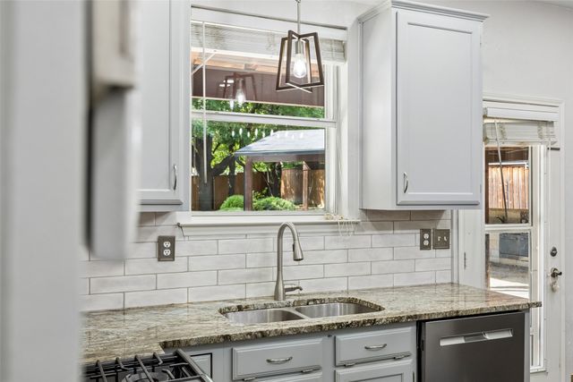 1902 Cheshire Drive, Grapevine, TX 76051
