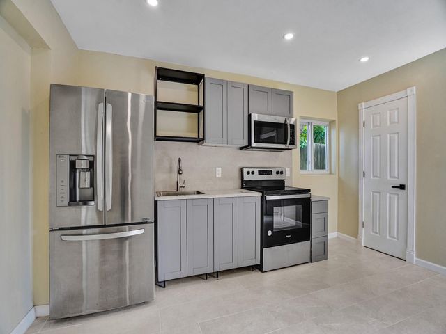 2442 Garfield Street 4, Hollywood, FL 33020