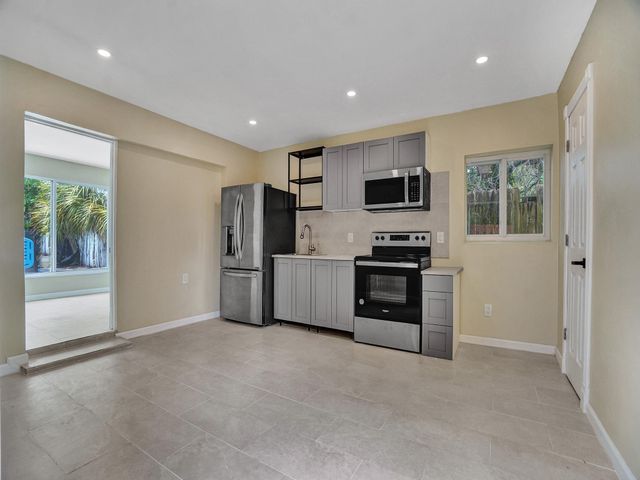 2442 Garfield Street 4, Hollywood, FL 33020