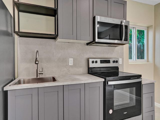 2442 Garfield Street 4, Hollywood, FL 33020