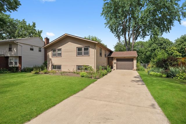 1144 Valley Stream Drive, Wheeling, IL 60090