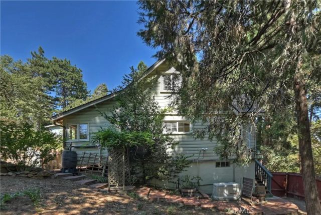 22911 Crest Forest Drive, Crestline, CA 92325