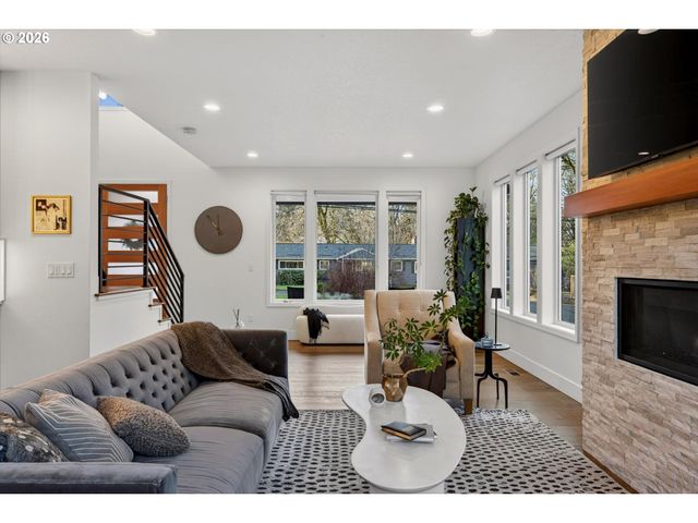 15986 PARKER Rd, Lake Oswego, OR 97035