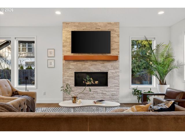 15986 PARKER Rd, Lake Oswego, OR 97035