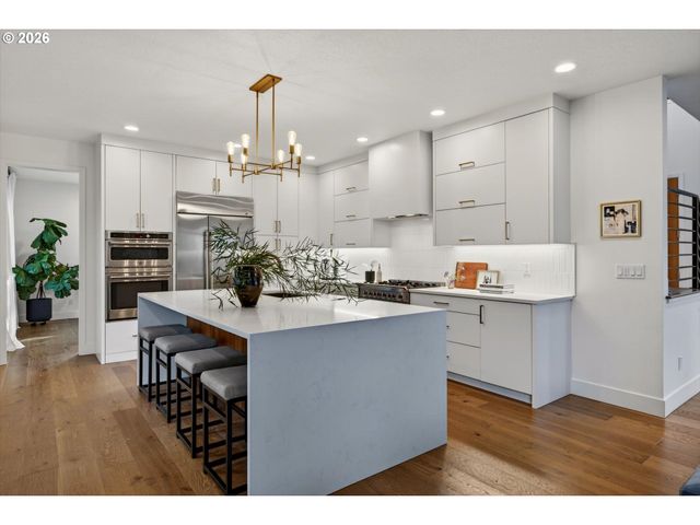 15986 PARKER Rd, Lake Oswego, OR 97035