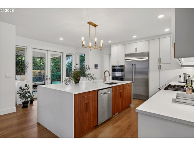 15986 PARKER Rd, Lake Oswego, OR 97035