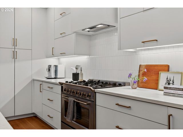 15986 PARKER Rd, Lake Oswego, OR 97035