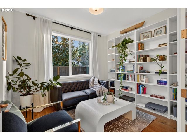 15986 PARKER Rd, Lake Oswego, OR 97035