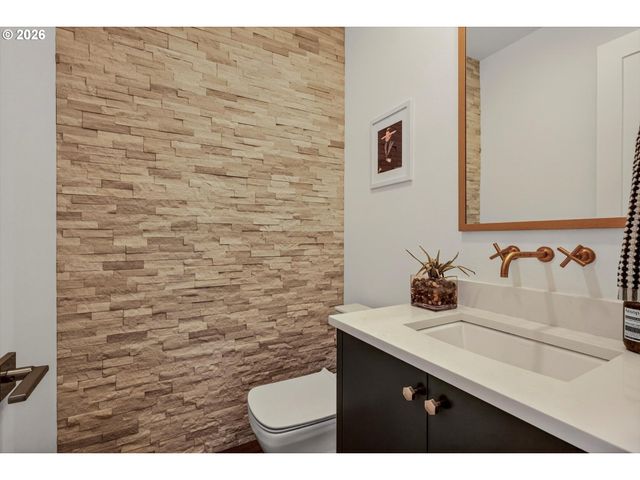 15986 PARKER Rd, Lake Oswego, OR 97035