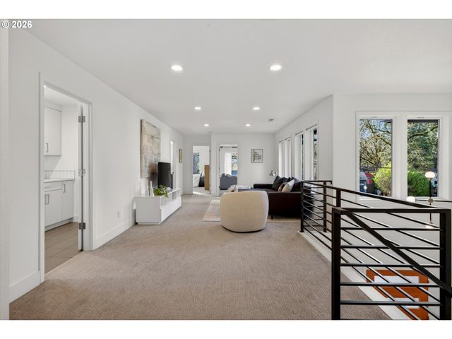 15986 PARKER Rd, Lake Oswego, OR 97035