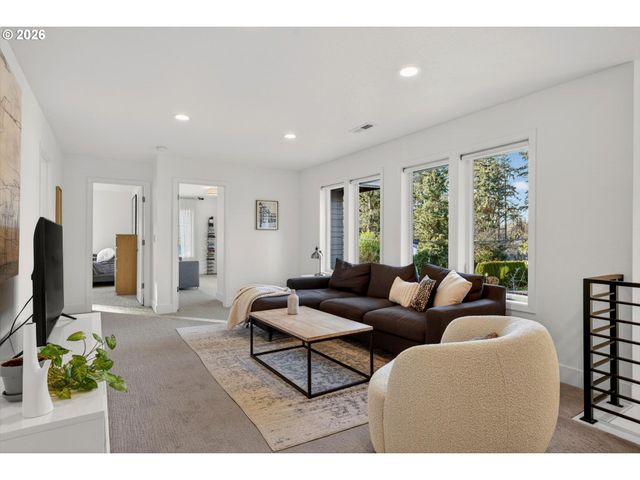 15986 PARKER Rd, Lake Oswego, OR 97035